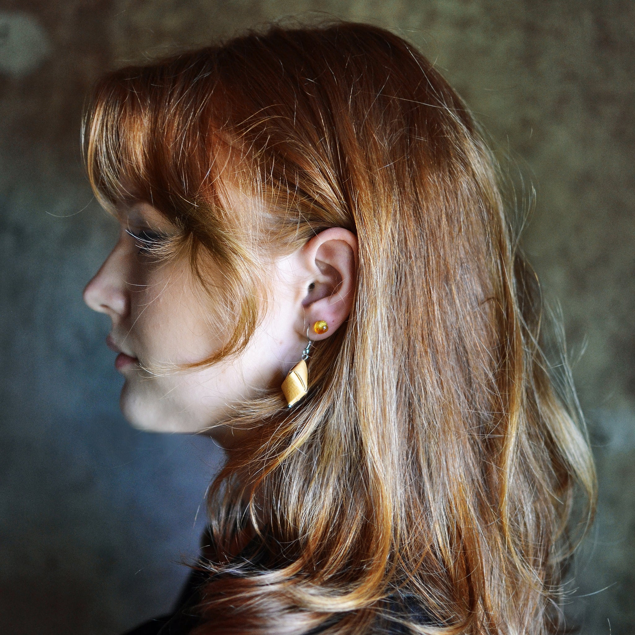 Qiz dosti dostiga porno filmni orgatadi Odam sik